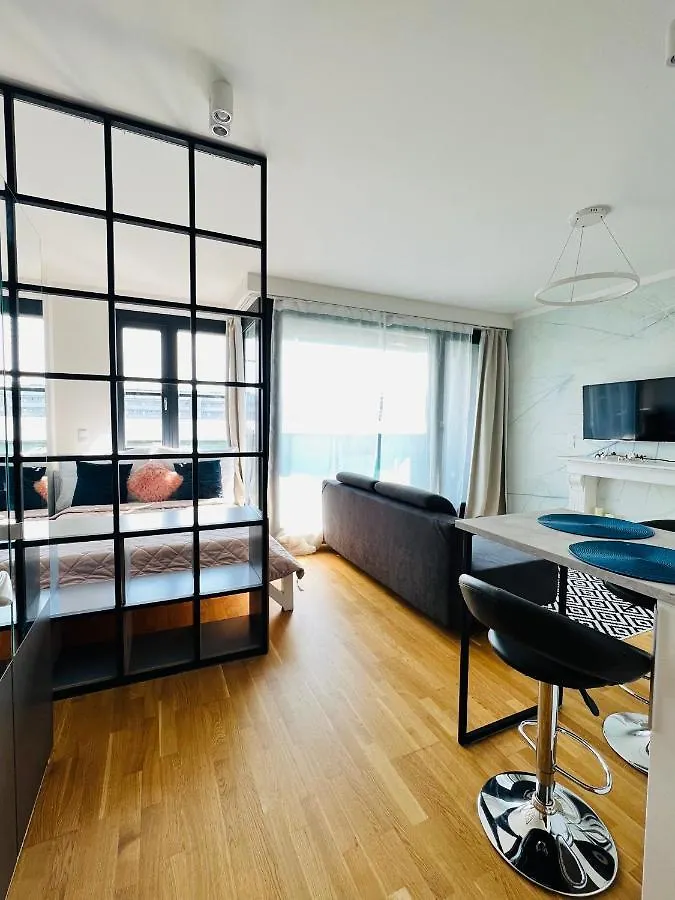 White Pearl Studio With Parking In Holesovice Прага